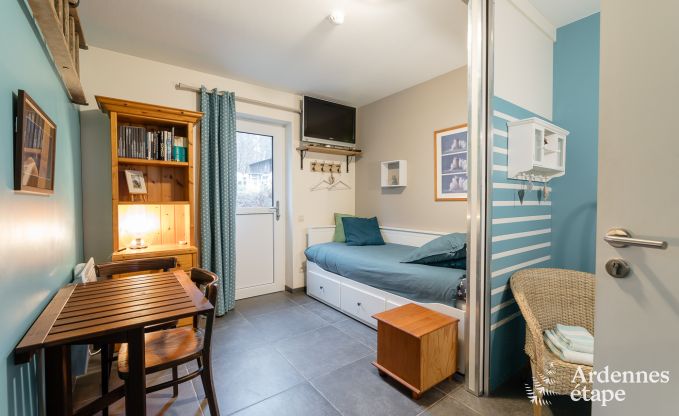 Comfortabel vakantiehuis in Neufchateau, ideaal voor 15 personen, met bubbelbad, sauna en speelvoorzieningen