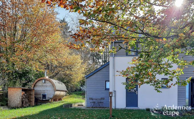 Comfortabel vakantiehuis in Neufchateau, ideaal voor 15 personen, met bubbelbad, sauna en speelvoorzieningen