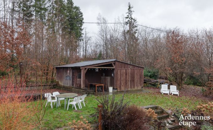 Comfortabel vakantiehuis in Neufchateau, ideaal voor 15 personen, met bubbelbad, sauna en speelvoorzieningen