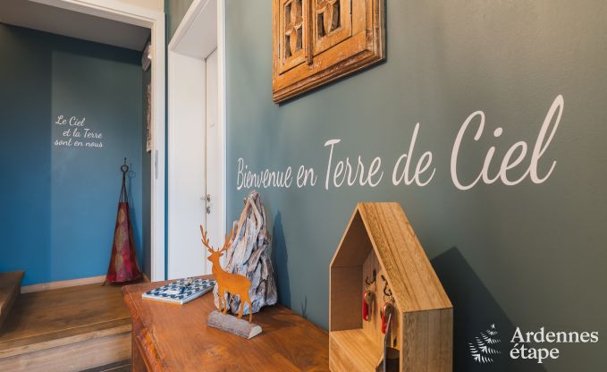 Comfortabel vakantiehuis in Neufchateau, ideaal voor 15 personen, met bubbelbad, sauna en speelvoorzieningen