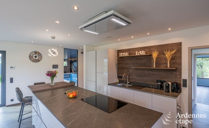 Luxe villa met binnenzwembad in Neufch�teau voor 8 personen, perfect voor gezinnen en koppels