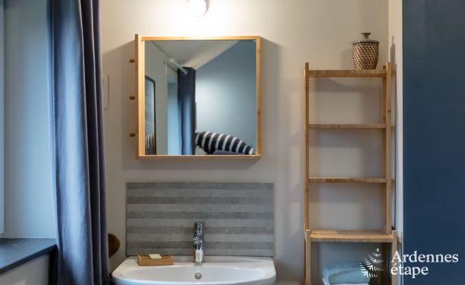 Comfortabel vakantiehuis in Neufchateau, ideaal voor 15 personen, met bubbelbad, sauna en speelvoorzieningen