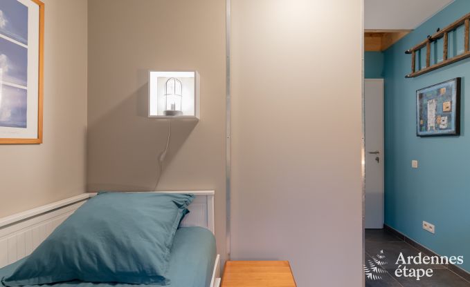 Comfortabel vakantiehuis in Neufchateau, ideaal voor 15 personen, met bubbelbad, sauna en speelvoorzieningen