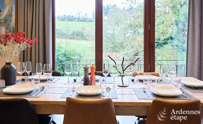 Schitterende vakantiewoning in Onhaye met zwembad, jacuzzi, sauna en speelkamers voor 14 personen nabij Dinant