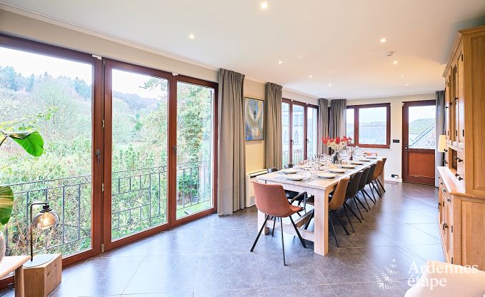 Schitterende vakantiewoning in Onhaye met zwembad, jacuzzi, sauna en speelkamers voor 14 personen nabij Dinant