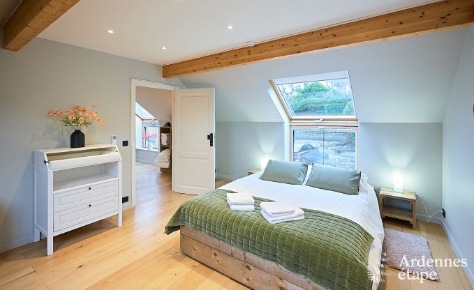 Schitterende vakantiewoning in Onhaye met zwembad, jacuzzi, sauna en speelkamers voor 14 personen nabij Dinant