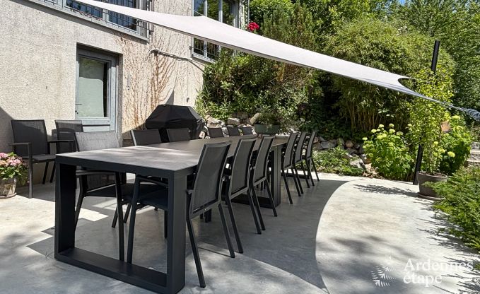 Schitterende vakantiewoning in Onhaye met zwembad, jacuzzi, sauna en speelkamers voor 14 personen nabij Dinant