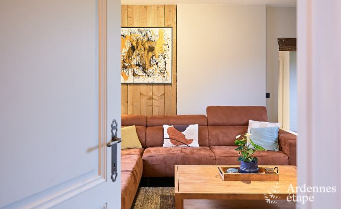 Schitterende vakantiewoning in Onhaye met zwembad, jacuzzi, sauna en speelkamers voor 14 personen nabij Dinant