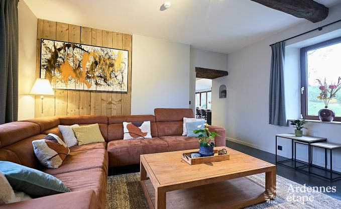 Schitterende vakantiewoning in Onhaye met zwembad, jacuzzi, sauna en speelkamers voor 14 personen nabij Dinant