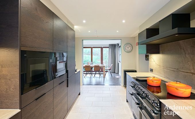Schitterende vakantiewoning in Onhaye met zwembad, jacuzzi, sauna en speelkamers voor 14 personen nabij Dinant