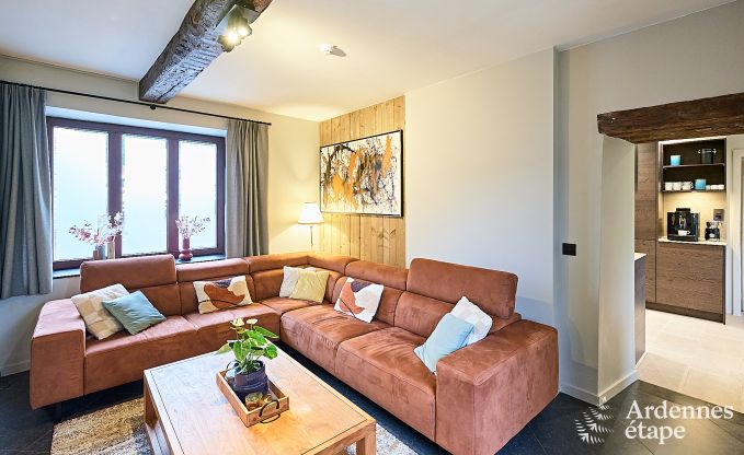 Schitterende vakantiewoning in Onhaye met zwembad, jacuzzi, sauna en speelkamers voor 14 personen nabij Dinant