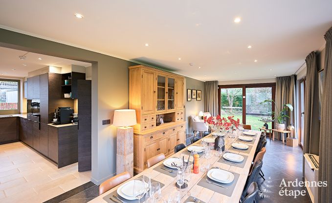 Schitterende vakantiewoning in Onhaye met zwembad, jacuzzi, sauna en speelkamers voor 14 personen nabij Dinant