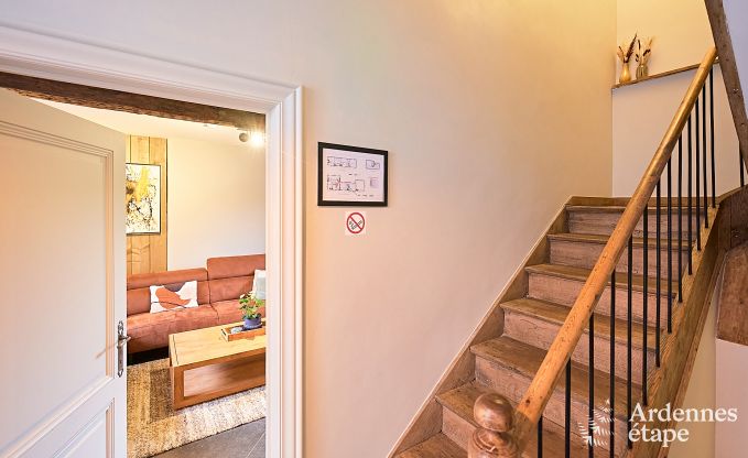 Schitterende vakantiewoning in Onhaye met zwembad, jacuzzi, sauna en speelkamers voor 14 personen nabij Dinant