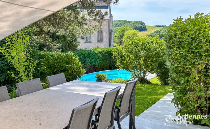 Schitterende vakantiewoning in Onhaye met zwembad, jacuzzi, sauna en speelkamers voor 14 personen nabij Dinant