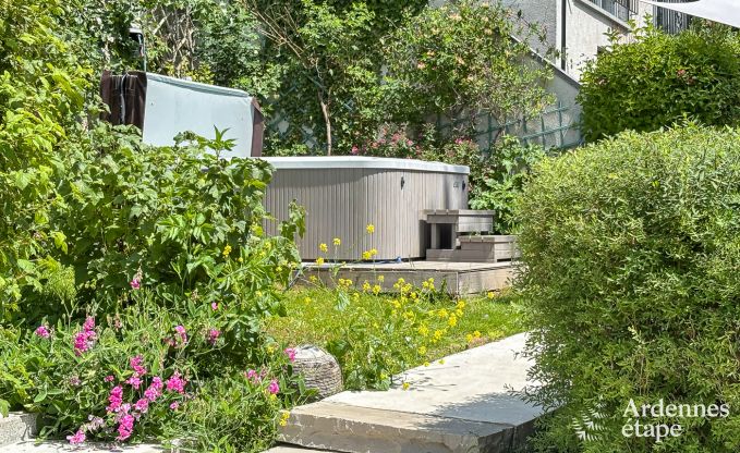 Schitterende vakantiewoning in Onhaye met zwembad, jacuzzi, sauna en speelkamers voor 14 personen nabij Dinant