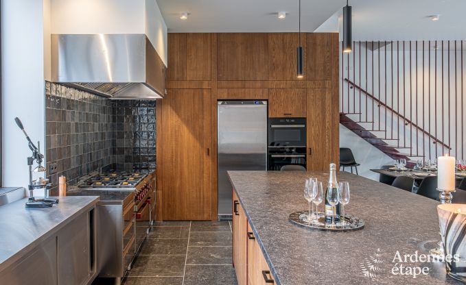 Luxe kasteel voor 30 personen in Ouffet met 14 slaapkamers, 12 badkamers, binnenzwembad, sauna en priv�tuin