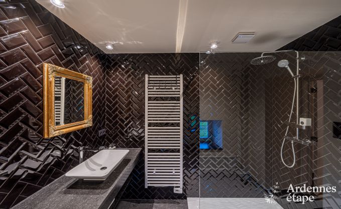 Luxe kasteel voor 30 personen in Ouffet met 14 slaapkamers, 12 badkamers, binnenzwembad, sauna en priv�tuin