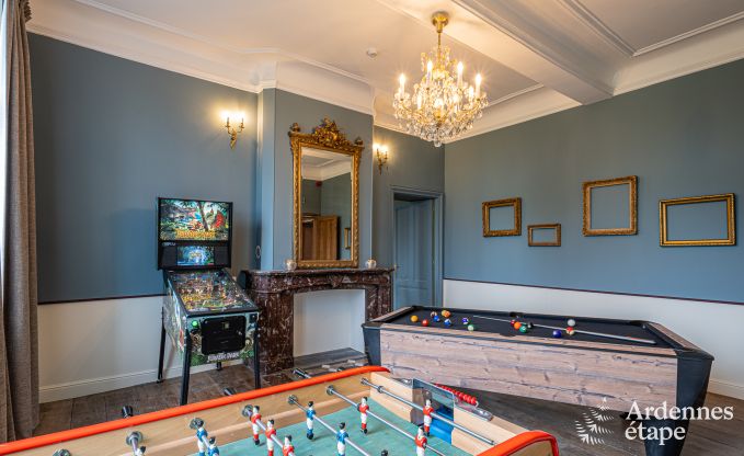 Luxe kasteel voor 30 personen in Ouffet met 14 slaapkamers, 12 badkamers, binnenzwembad, sauna en priv�tuin