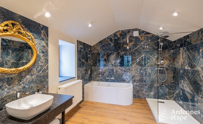 Luxe kasteel voor 30 personen in Ouffet met 14 slaapkamers, 12 badkamers, binnenzwembad, sauna en priv�tuin