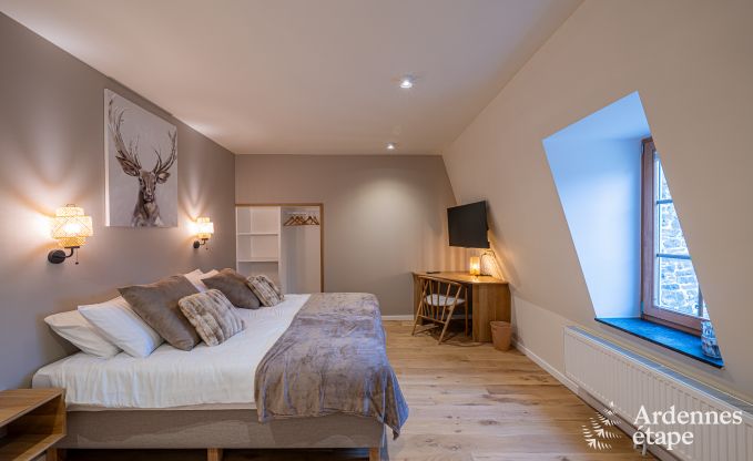 Luxe kasteel voor 30 personen in Ouffet met 14 slaapkamers, 12 badkamers, binnenzwembad, sauna en priv�tuin