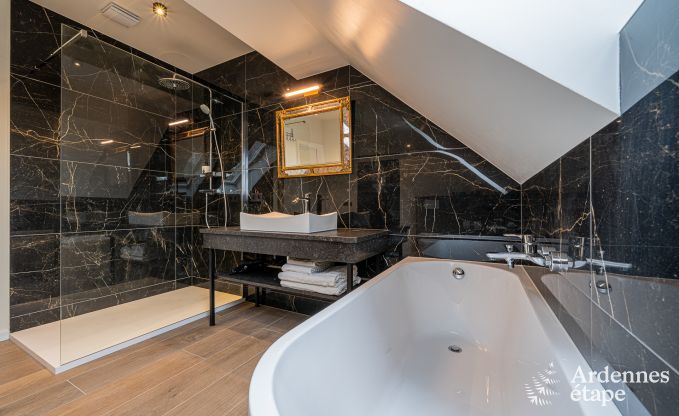 Luxe kasteel voor 30 personen in Ouffet met 14 slaapkamers, 12 badkamers, binnenzwembad, sauna en priv�tuin