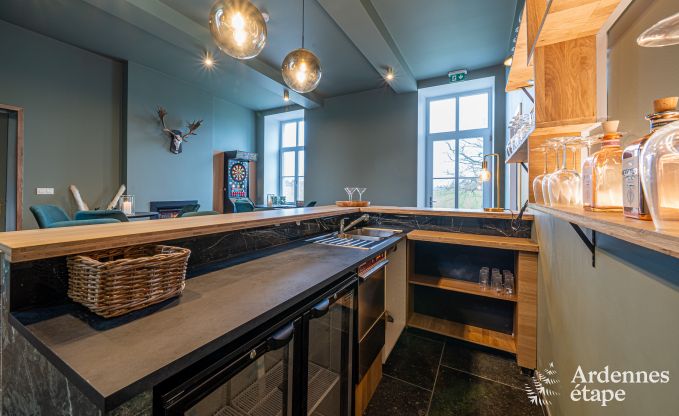 Luxe kasteel voor 30 personen in Ouffet met 14 slaapkamers, 12 badkamers, binnenzwembad, sauna en priv�tuin