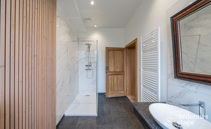 Luxe kasteel voor 30 personen in Ouffet met 14 slaapkamers, 12 badkamers, binnenzwembad, sauna en priv�tuin