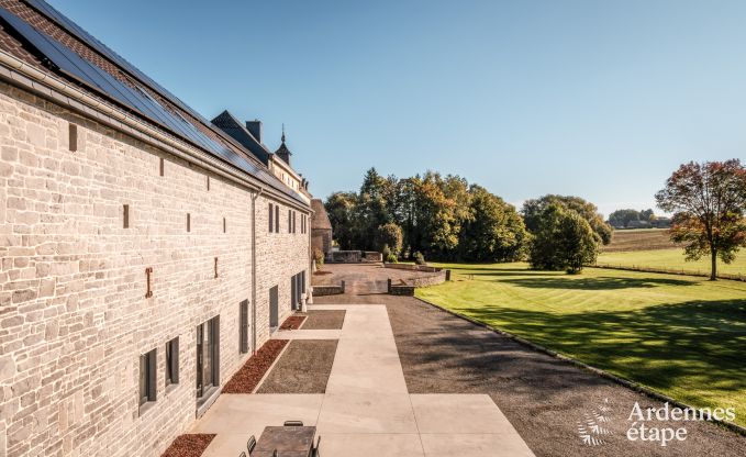 Luxe kasteel voor 30 personen in Ouffet met 14 slaapkamers, 12 badkamers, binnenzwembad, sauna en priv�tuin