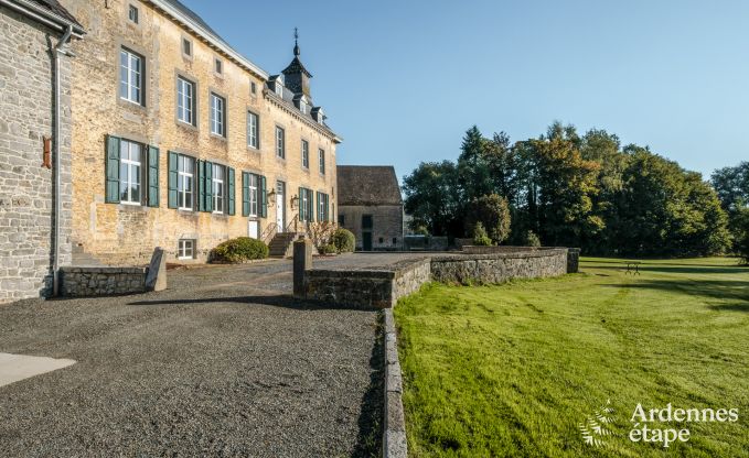 Luxe kasteel voor 30 personen in Ouffet met 14 slaapkamers, 12 badkamers, binnenzwembad, sauna en priv�tuin