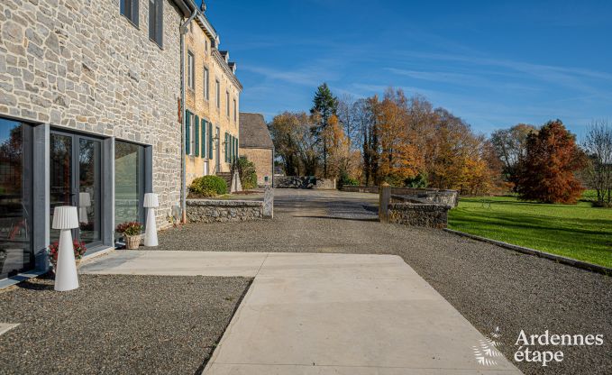 Luxe kasteel voor 30 personen in Ouffet met 14 slaapkamers, 12 badkamers, binnenzwembad, sauna en priv�tuin