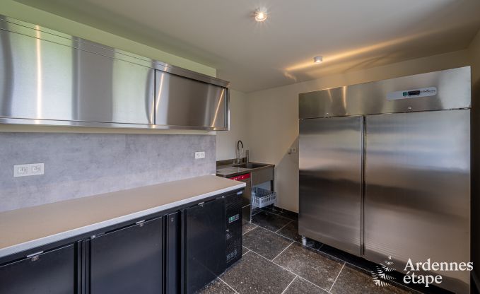 Luxe kasteel voor 30 personen in Ouffet met 14 slaapkamers, 12 badkamers, binnenzwembad, sauna en priv�tuin