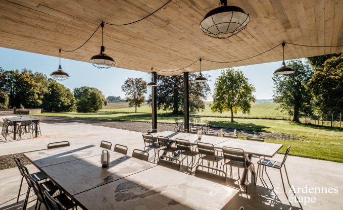 Luxe kasteel voor 30 personen in Ouffet met 14 slaapkamers, 12 badkamers, binnenzwembad, sauna en priv�tuin