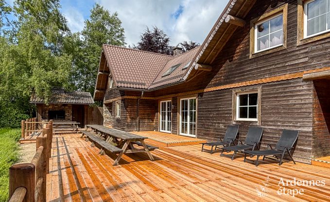 Ruim chalet in Ovifat, Ardennen, 16 personen, 8 slaapkamers, 3 badkamers, sauna, biljart, tuin met priv�terras