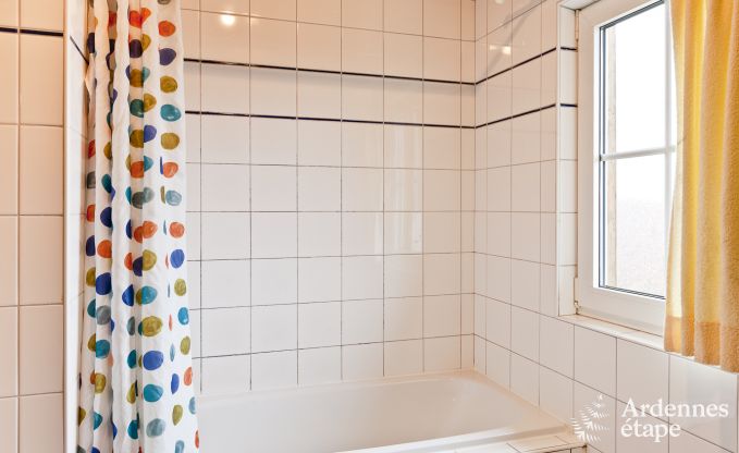 Ruim chalet in Ovifat, Ardennen, 16 personen, 8 slaapkamers, 3 badkamers, sauna, biljart, tuin met priv�terras