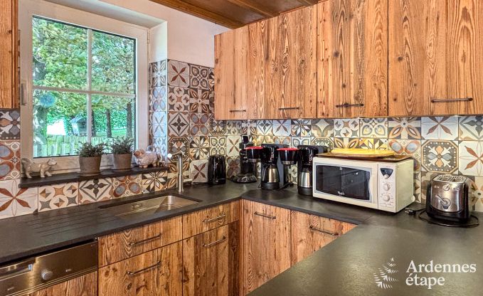 Ruim chalet in Ovifat, Ardennen, 16 personen, 8 slaapkamers, 3 badkamers, sauna, biljart, tuin met priv�terras