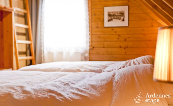 Ruim chalet in Ovifat, Ardennen, 16 personen, 8 slaapkamers, 3 badkamers, sauna, biljart, tuin met priv�terras