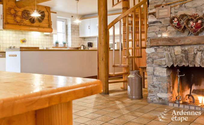 Ruim chalet in Ovifat, Ardennen, 16 personen, 8 slaapkamers, 3 badkamers, sauna, biljart, tuin met priv�terras