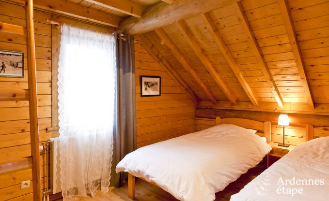 Ruim chalet in Ovifat, Ardennen, 16 personen, 8 slaapkamers, 3 badkamers, sauna, biljart, tuin met priv�terras