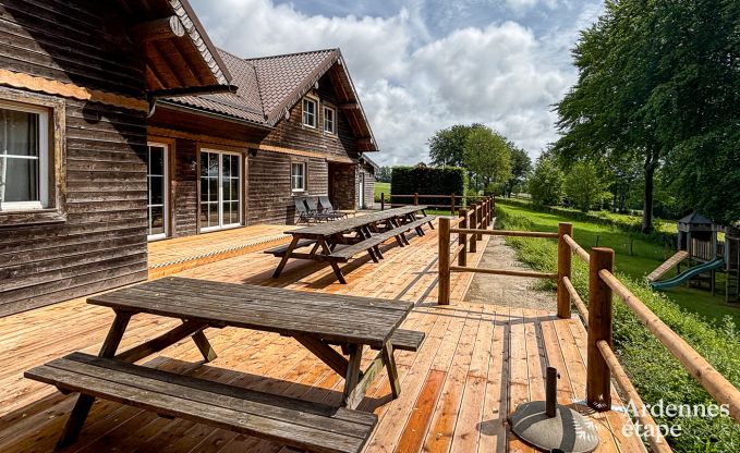 Ruim chalet in Ovifat, Ardennen, 16 personen, 8 slaapkamers, 3 badkamers, sauna, biljart, tuin met priv�terras