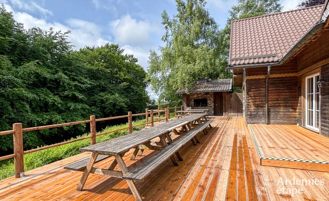 Ruim chalet in Ovifat, Ardennen, 16 personen, 8 slaapkamers, 3 badkamers, sauna, biljart, tuin met priv�terras