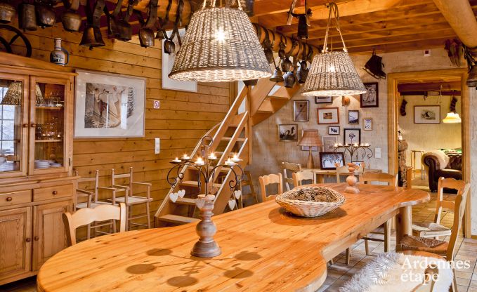 Ruim chalet in Ovifat, Ardennen, 16 personen, 8 slaapkamers, 3 badkamers, sauna, biljart, tuin met priv�terras