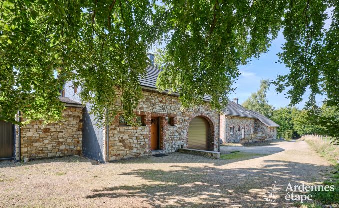 Ruim en modern natuurstenen vakantiehuis in Ovifat, Hoge Venen