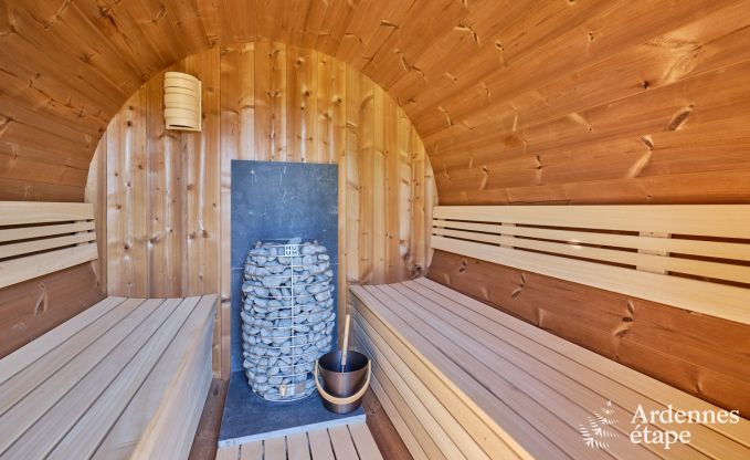 Ruim en modern natuurstenen vakantiehuis in Ovifat, Hoge Venen