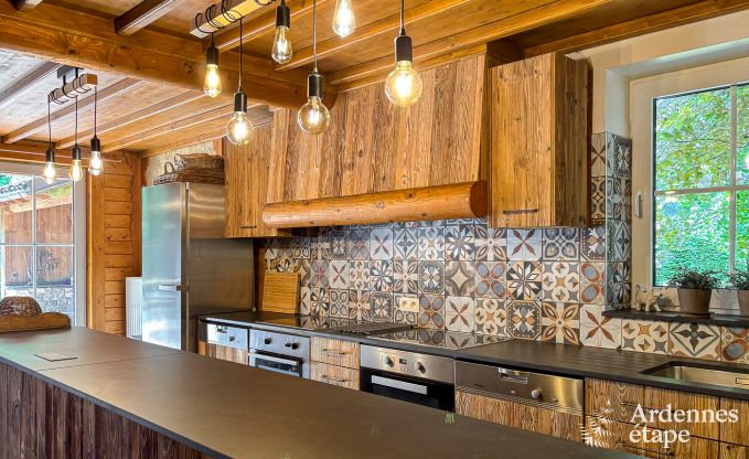 Ruim chalet in Ovifat, Ardennen, 16 personen, 8 slaapkamers, 3 badkamers, sauna, biljart, tuin met priv�terras