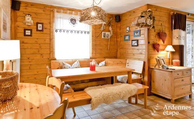 Ruim chalet in Ovifat, Ardennen, 16 personen, 8 slaapkamers, 3 badkamers, sauna, biljart, tuin met priv�terras