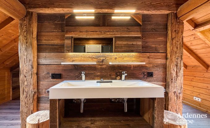 Ruim chalet in Ovifat, Ardennen, 16 personen, 8 slaapkamers, 3 badkamers, sauna, biljart, tuin met priv�terras