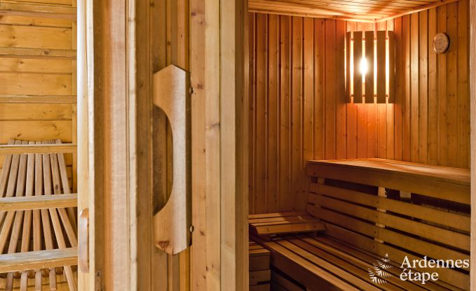 Ruim chalet in Ovifat, Ardennen, 16 personen, 8 slaapkamers, 3 badkamers, sauna, biljart, tuin met priv�terras