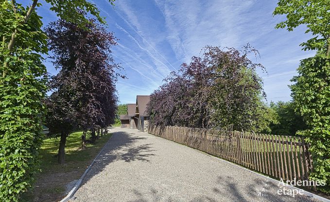 Ruim chalet in Ovifat, Ardennen, 16 personen, 8 slaapkamers, 3 badkamers, sauna, biljart, tuin met priv�terras