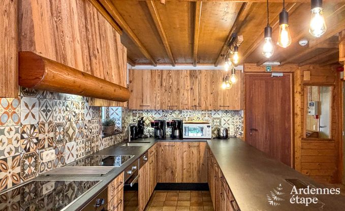 Ruim chalet in Ovifat, Ardennen, 16 personen, 8 slaapkamers, 3 badkamers, sauna, biljart, tuin met priv�terras