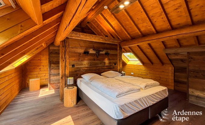 Ruim chalet in Ovifat, Ardennen, 16 personen, 8 slaapkamers, 3 badkamers, sauna, biljart, tuin met priv�terras